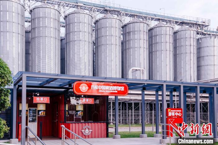 圖為基地原料立倉?！±钅宪?攝