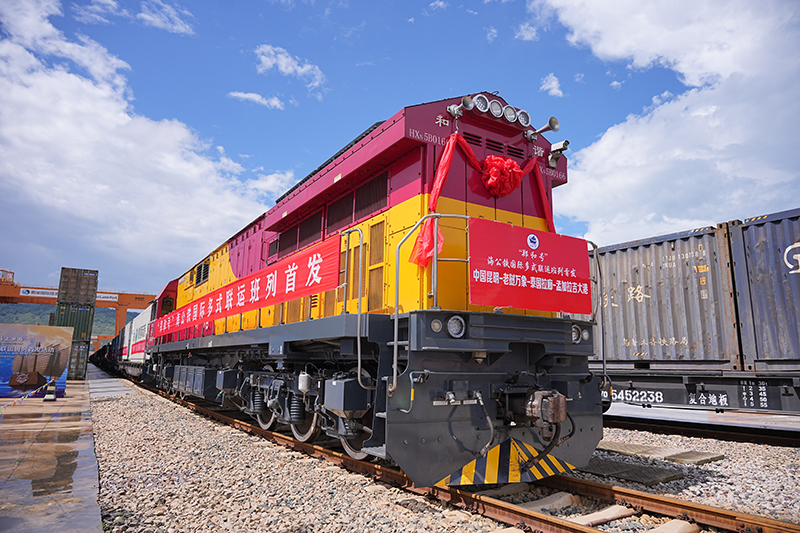 “鄭和號(hào)”海公鐵國(guó)際多式聯(lián)運(yùn)班列首發(fā)。騰俊國(guó)際陸港供圖