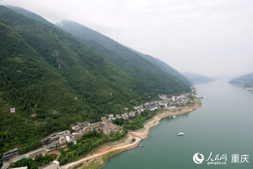 位于長江南岸的三峽里·竹枝村。人民網(wǎng)記者 劉政寧攝