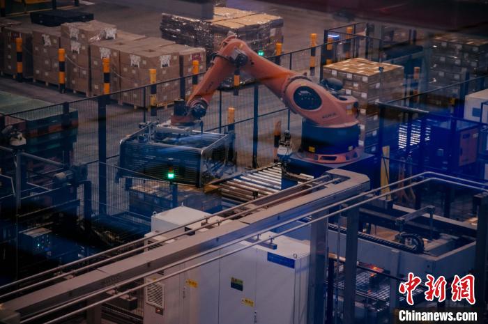 百威雪津啤酒莆田基地釀造幾乎都由自動化生產(chǎn)線完成，年產(chǎn)能達200萬噸?！±钅宪?攝