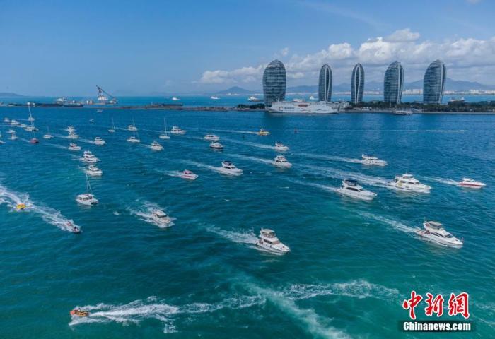 資料圖：航拍三亞眾多出海游玩的游艇回港。 駱云飛 攝