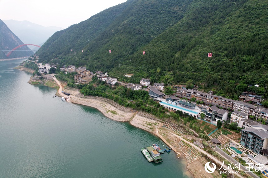 三峽里·竹枝村全長2.5公里，如一條絲帶分布于長江沿線。人民網(wǎng)記者 劉政寧攝